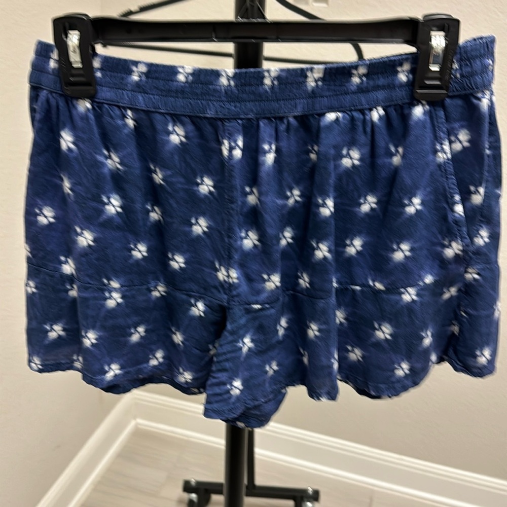 Hinge shorts